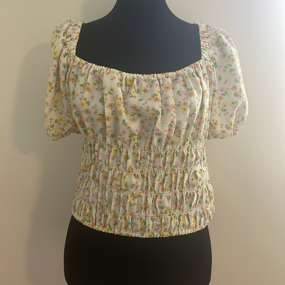NWT Elodie floral top XL. Gathered elastic waist to give you a contoured look.